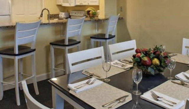 Huge three bedroom waking distance to the beach, shopping and dining