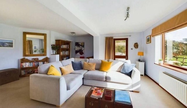 Idyllic Devon Haven: 3BR Bungalow by Moors/Beaches in Clyst Hydon