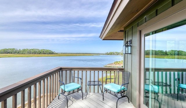 Incredible riverfront, gorgeous, renovated cottage in popular Inlet Cove