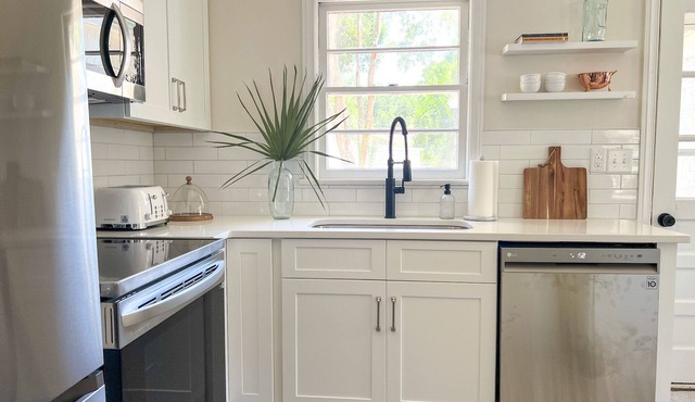 Indy Inn: A newly remodeled charming Old Village home. Sleeps 10