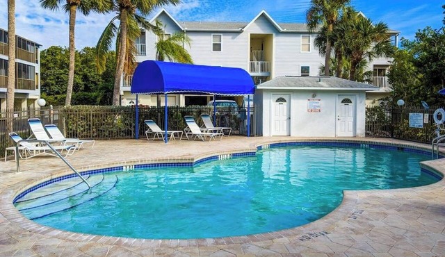 Inviting Condo with Shared Pool, High-Speed WiFi, and Central AC in Holmes Beach
