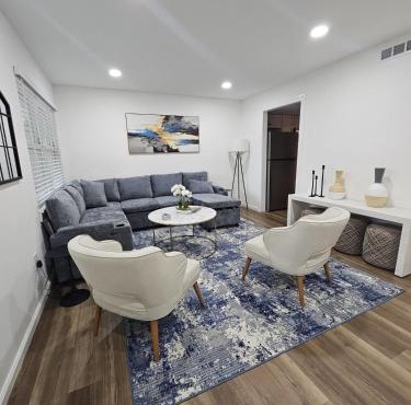 Island elegance! Pet-friendly 3 bedroom with parking