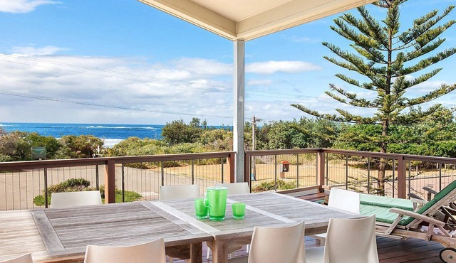 Killcare Beach Abode - Right opposite the beach with a beach and bush outlook in KILLCARE
