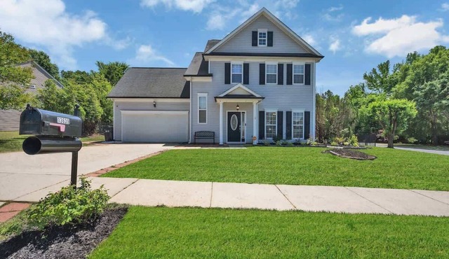 King Bed - Hot Tub - Fenced Yard - Near Carowinds