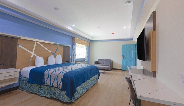 King Bed with Kitchenette Non-Smoking in Houston