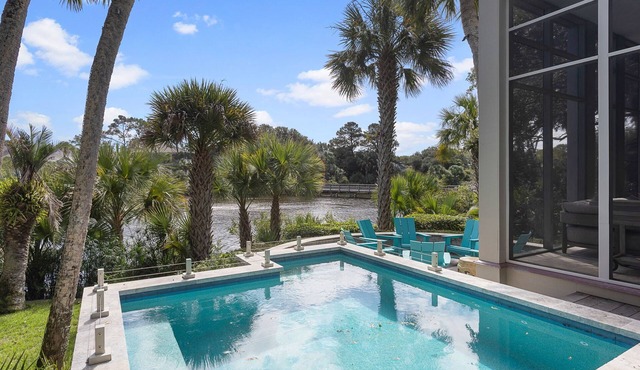 Lagoonfront Luxury: Pool, Beach Walk