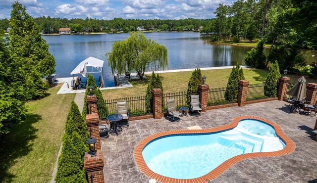 Lakefront House w/Private Pool & Patio