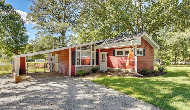 Lakeside Bungalow at Cedar Pines Lake