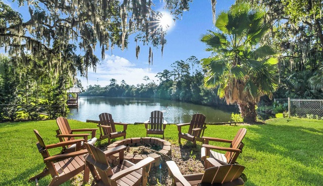 Lakeside Talahi Retreat: 5BR+Apt | Pool & Hot Tub