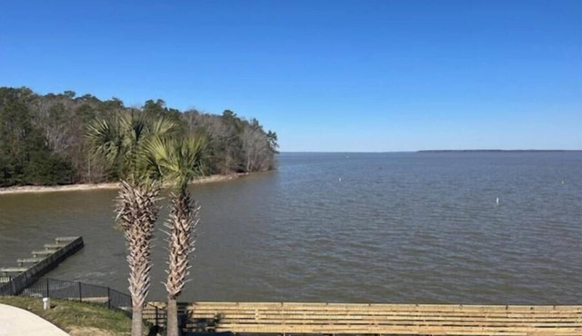 Lakeview Condo close to Fishing, golfing, and hiking.