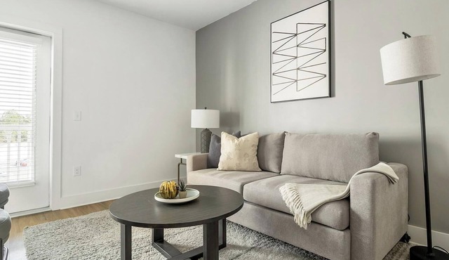 Landing | Chic 1BD, Pool, Gym