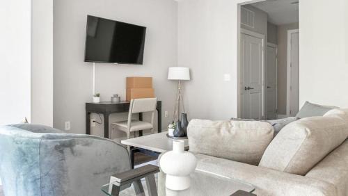 Landing Modern Apartment with Amazing Amenities (ID1183X016)