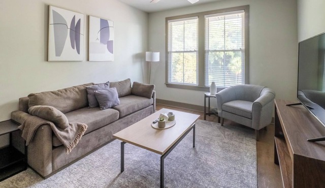 Landing | Stylish 1BD, Pool, Clubhouse