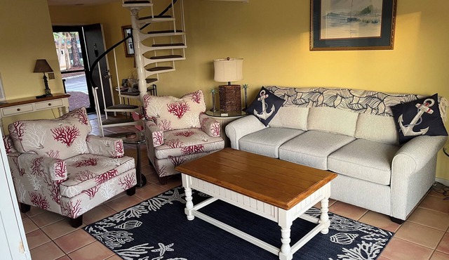 LATE SUMMER DISCOUNTED PRICES! Center Island Location