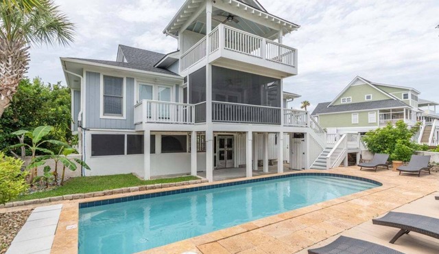 Latitude Adjustment - Private Pool!