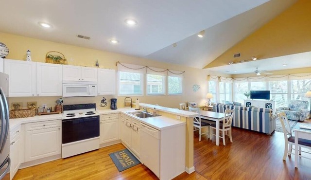 Litchfield Lakeside Hideaway 2BR Near the Beach
