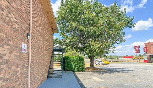 Louisville, GA|2 Queen Bed|Smoking
