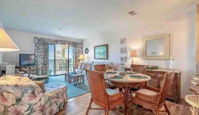 Lovely 2-bedroom condo with pool