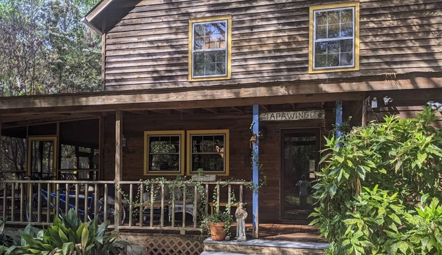 Lovely rustic home, short walk to the village experience in McClellanville.