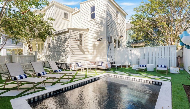 Luxe 5BR w/Heated Pool~1 Block to King~Lowcountry House
