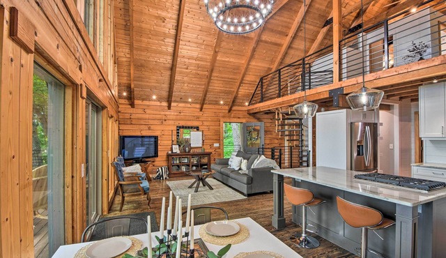 Luxe Jasper Cabin w/Deck + Blue Ridge Mtn Views! in Jasper