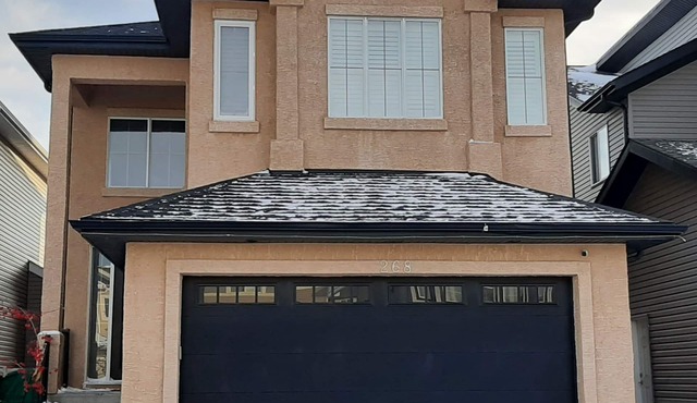 Luxurious 2-Storey House -Family| Families| Groups |5 Bedrooms | 6 Beds in Edmonton