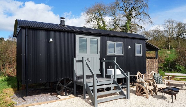Luxurious Shepherds Huts, Outdoor Baths, Sea Views in Devon