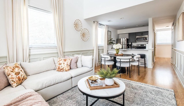 Luxurious Stay | Best Downtown Location | 360 King