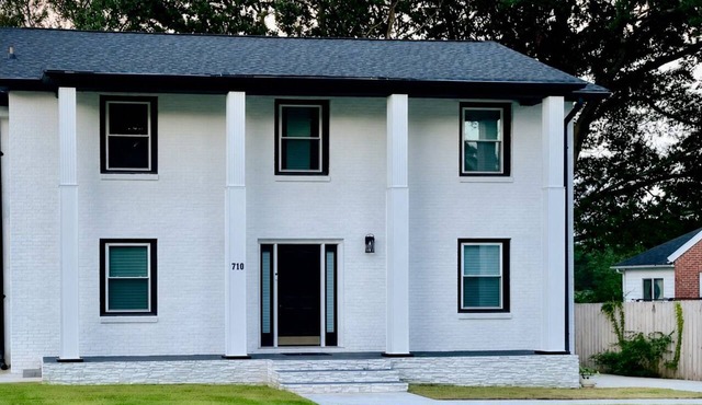Luxury 4BR Sleeps 9 Near CLT & CaroMont