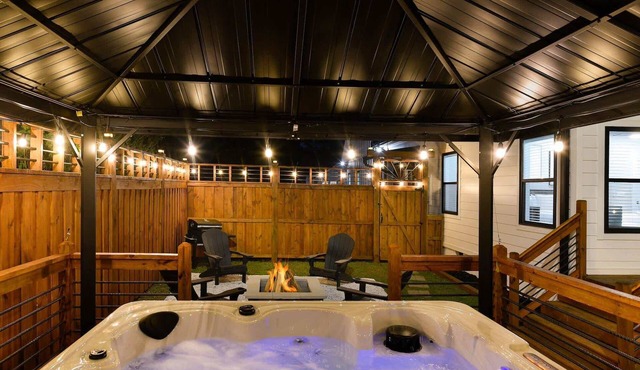 Luxury 5BR Downtown | Hot Tub | FirePit | GameRoom in Greenville