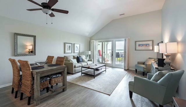 Luxury Beachfront Villa, renovated, Pet Friendly, includes Amenity Cards