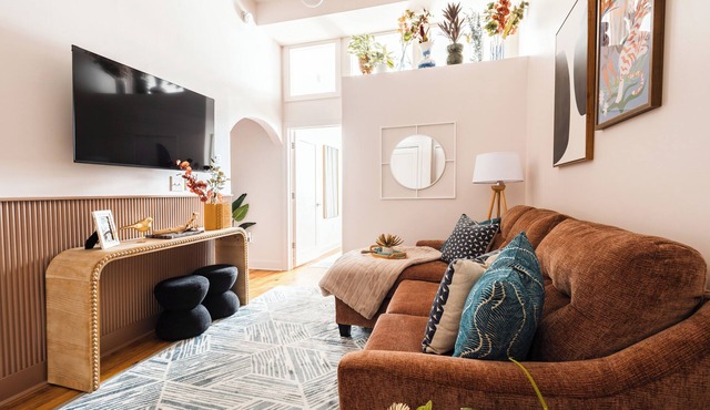 Luxury Historic Downtown Apt w/Parking | 360 King