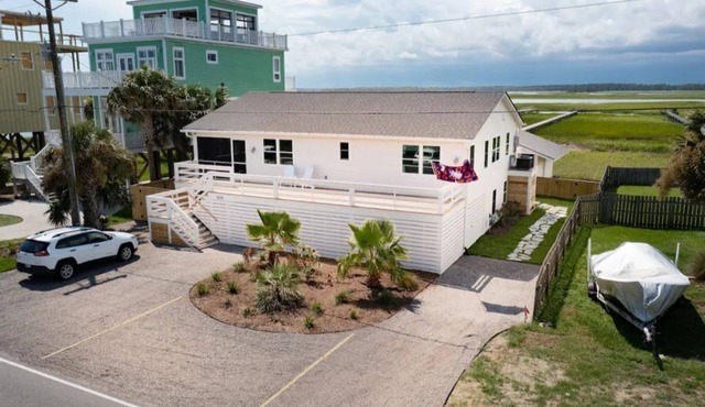 Luxury Sea Cabin Guest Suite - Across from Beach