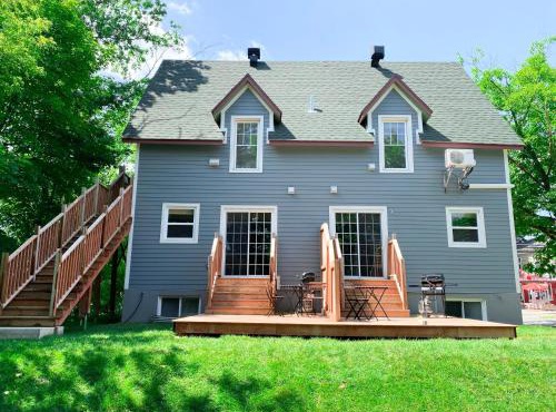 Maison Bleue in Hudson
