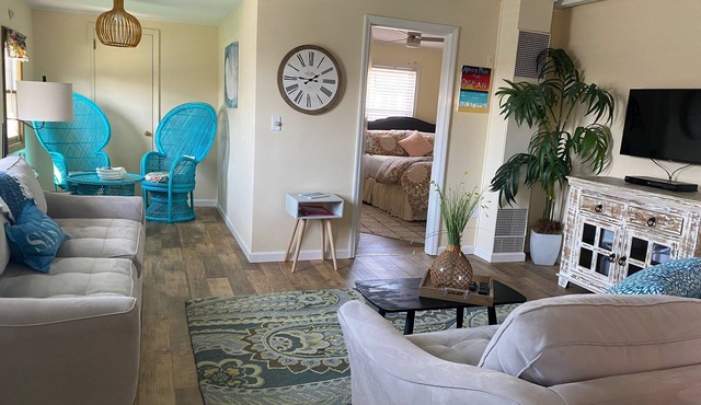 Meander on Up - 2nd floor beach house! steps to the beach
