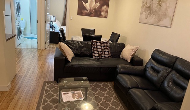 Modern 2 BD RM Vacation Home Near West Edmonton Mall & Transit Center/LRT in Edmonton
