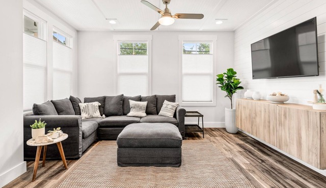 Modern 2b/2.5b | Downtown w/Parking - Ideal for Long Stays