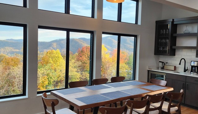 Modern 5 bedroom retreat w/mountain views. Sauna + Wood fired pizza oven! in Nellysford