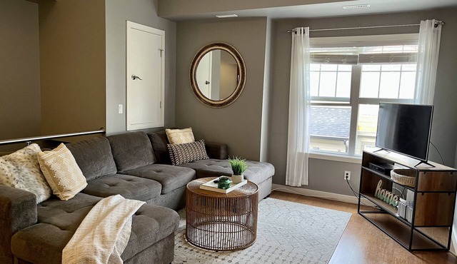 Modern Luxurious 2 BR Condo + Pool + Hot Tub + Games Room + Gym in Saskatoon