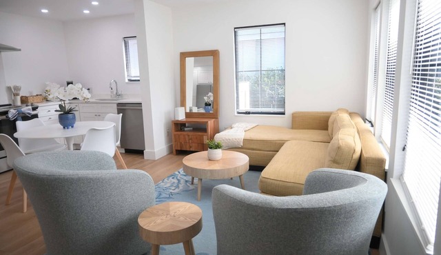 🏡 Modern Pet-Friendly Duplex Near Downtown Charleston