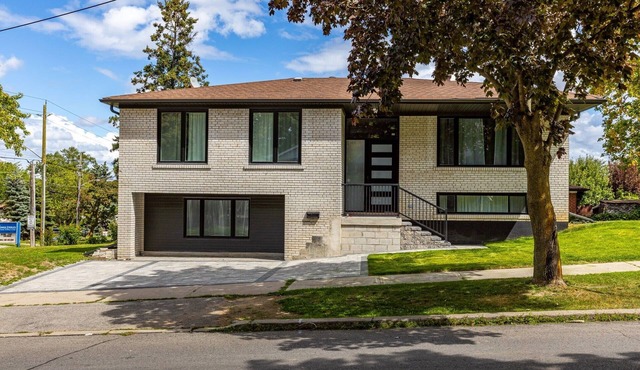 Modern Spacious 6-Bedroom Retreat in Toronto