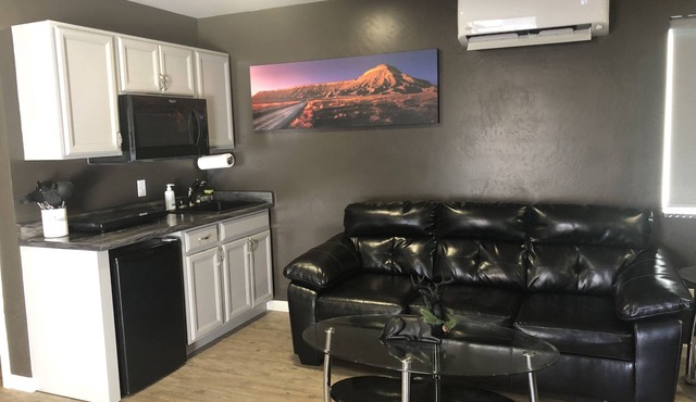 Modern Studio excellent location. in Grand Junction