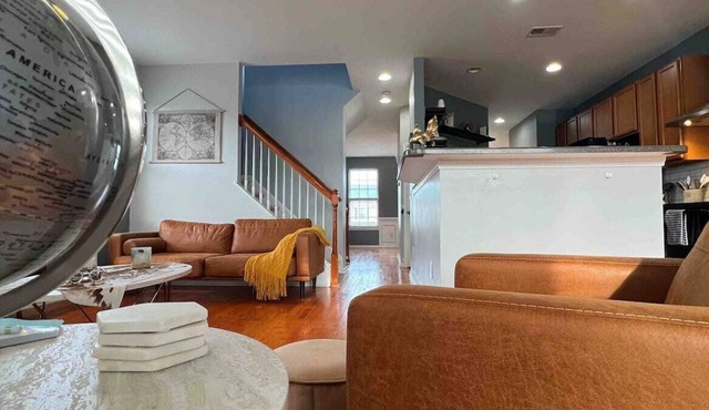 Modern, tranquil townhome 20 minutes from Downtown, Charleston