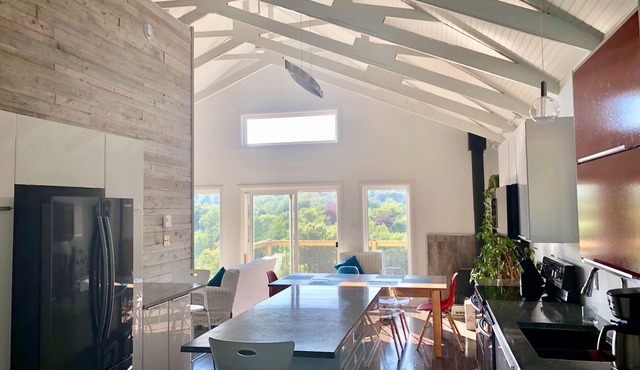 Modern, unique house on the grand concourse trail, 2.4km from downtown. in St. John's