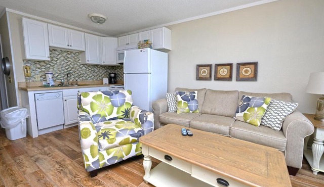 Myrtle Beach Resort A0405 OCEANFRONT 1 bedroom condo -Fun in the sun!!!