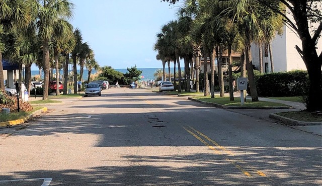 NEED SPACE? Entire Townhouse-Large 2-Bdrm 1,150sf Steps to Beach. 5% Off 7Nights