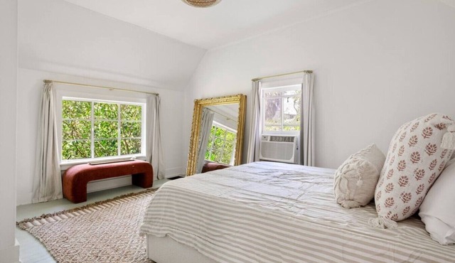 NEW 1BR Charming Guesthouse Near King St Walk to Historic District 30+ Stays