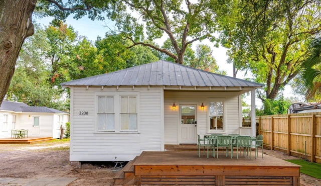 New 2 King Bed/2 Bath Cottage at Starlight Motor Inn Minutes from Downtown