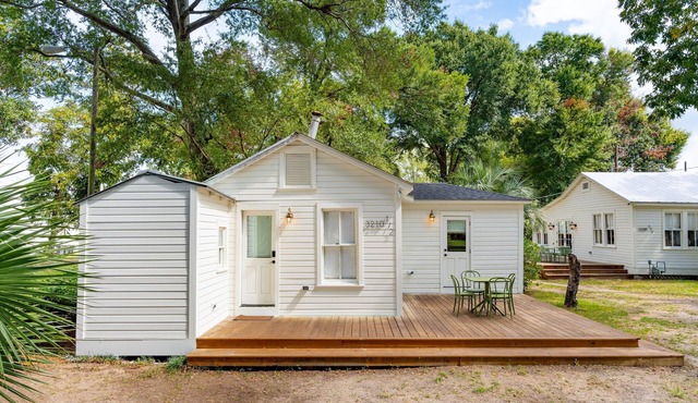 New 2 King Bed/2 Bath Cottage at Starlight Motor Inn Minutes from Downtown