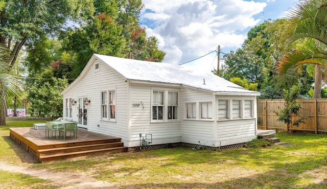 New 3 King Bed/3.5 Bath Cottage at Starlight Motor Inn Minutes from Downtown